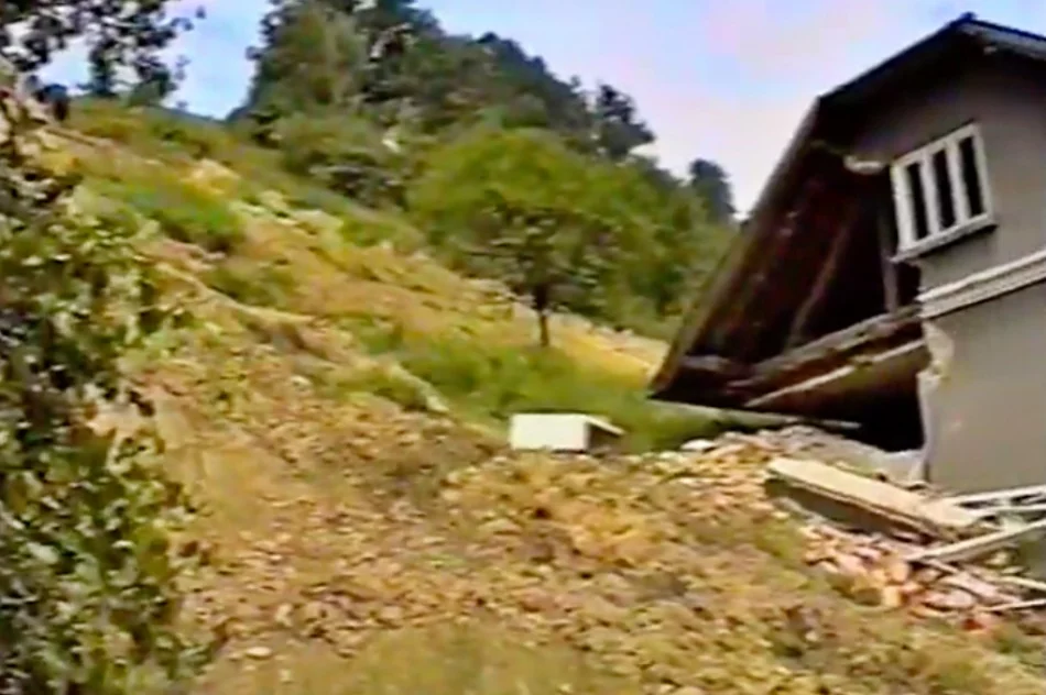 Pod gruzami zginęła kobieta. Film z powodzi tysiąclecia - zdjęcie 4