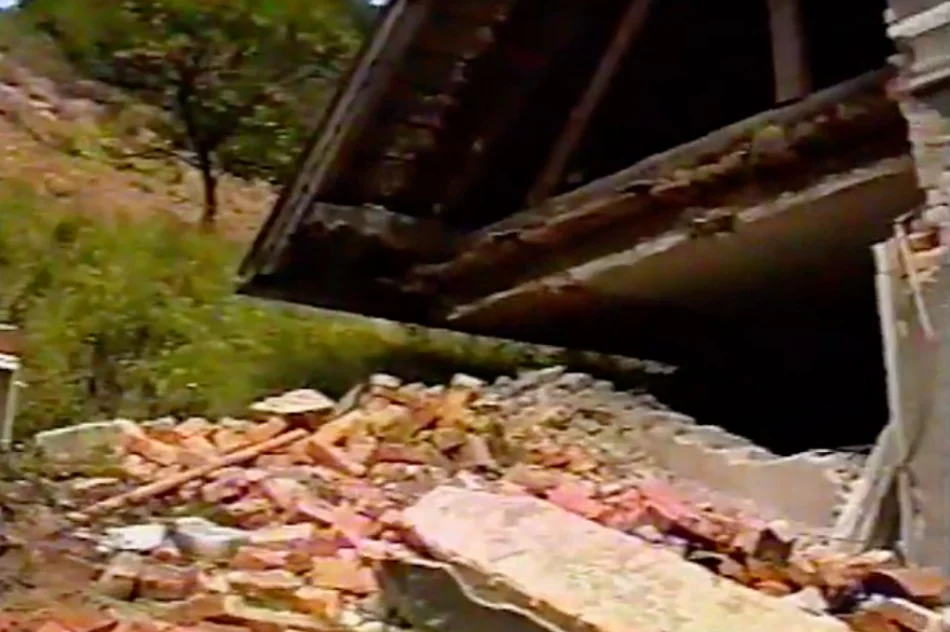 Pod gruzami zginęła kobieta. Film z powodzi tysiąclecia - zdjęcie 7