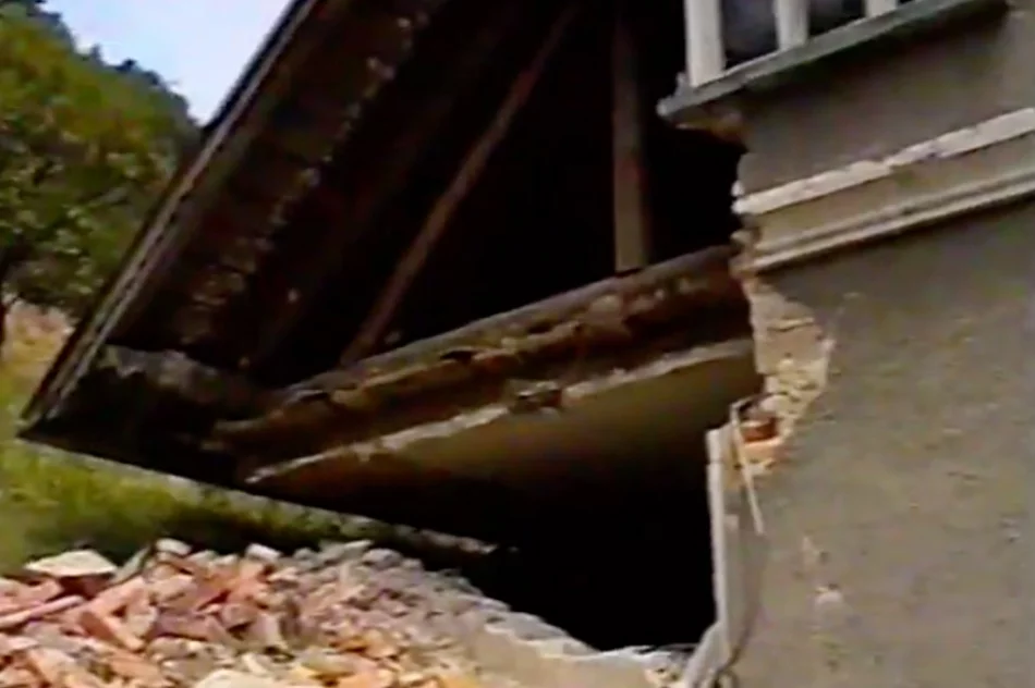 Pod gruzami zginęła kobieta. Film z powodzi tysiąclecia - zdjęcie 8