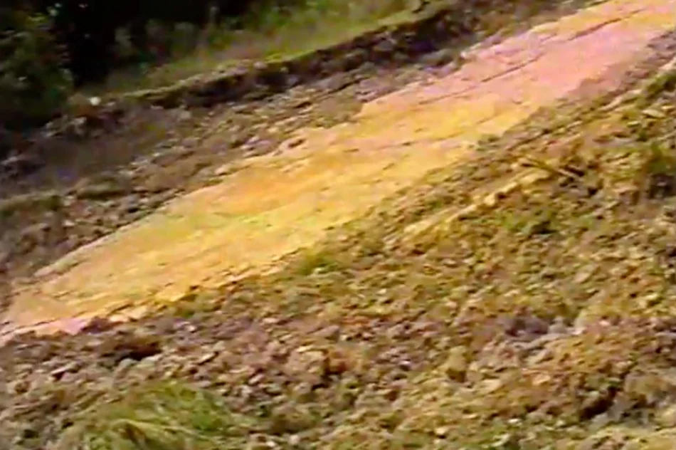 Pod gruzami zginęła kobieta. Film z powodzi tysiąclecia - zdjęcie 10