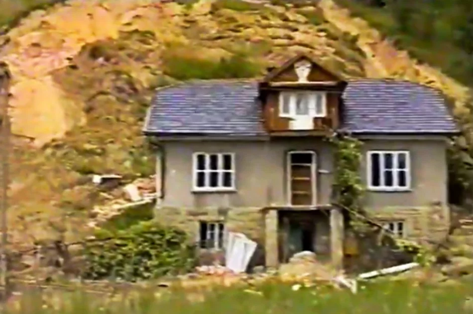 Pod gruzami zginęła kobieta. Film z powodzi tysiąclecia - zdjęcie 12