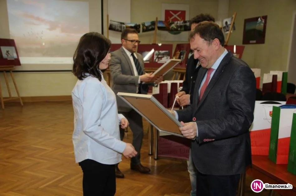 Wręczenie nagród laureatom II edycji Konkursu Fotograficznego - zdjęcie 2