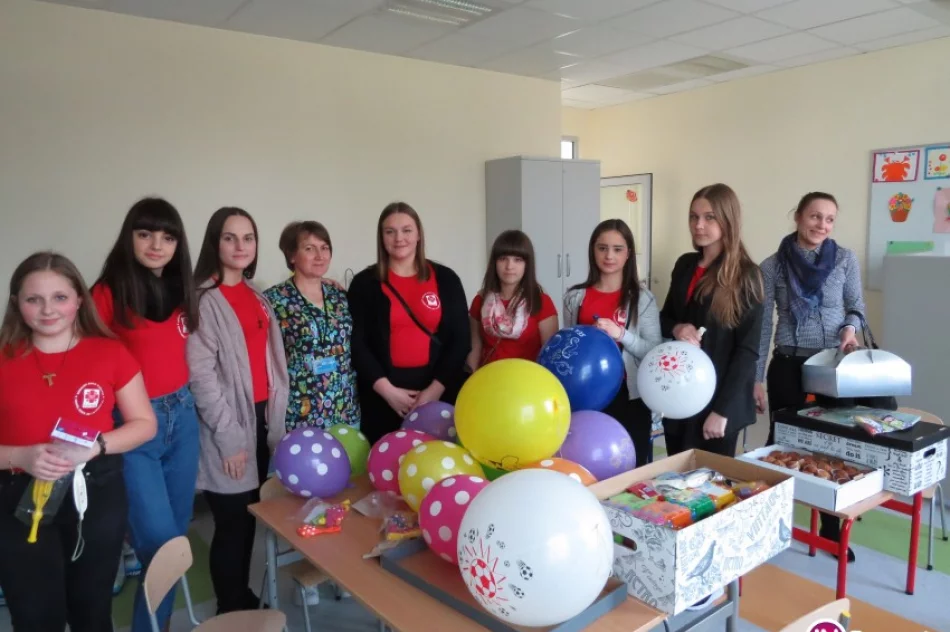 Wolontariuszki z Zespołu Szkół nr 1 w Starej Wsi z wizytą w szpitalu w Prokocimiu - zdjęcie 3