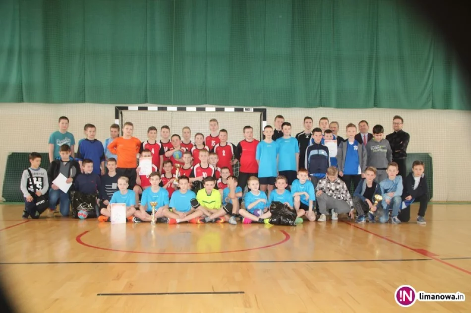 Stara Wieś I najlepsza w piłce ręcznej szkół podstawowych - zdjęcie 2