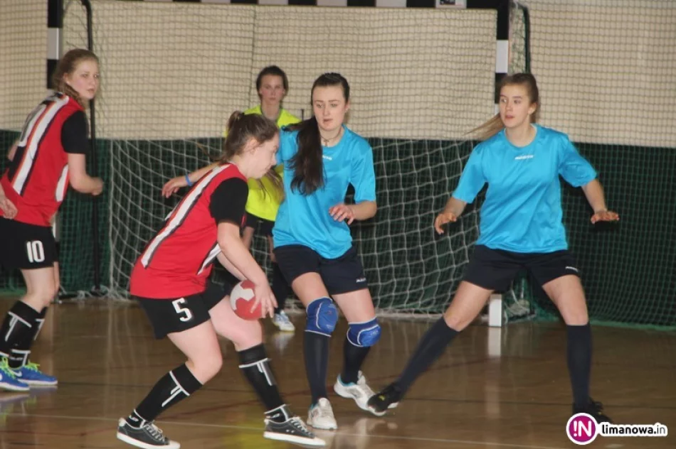 Gimnazjalistki z Mordarki mistrzyniami piłki ręcznej! - zdjęcie 2
