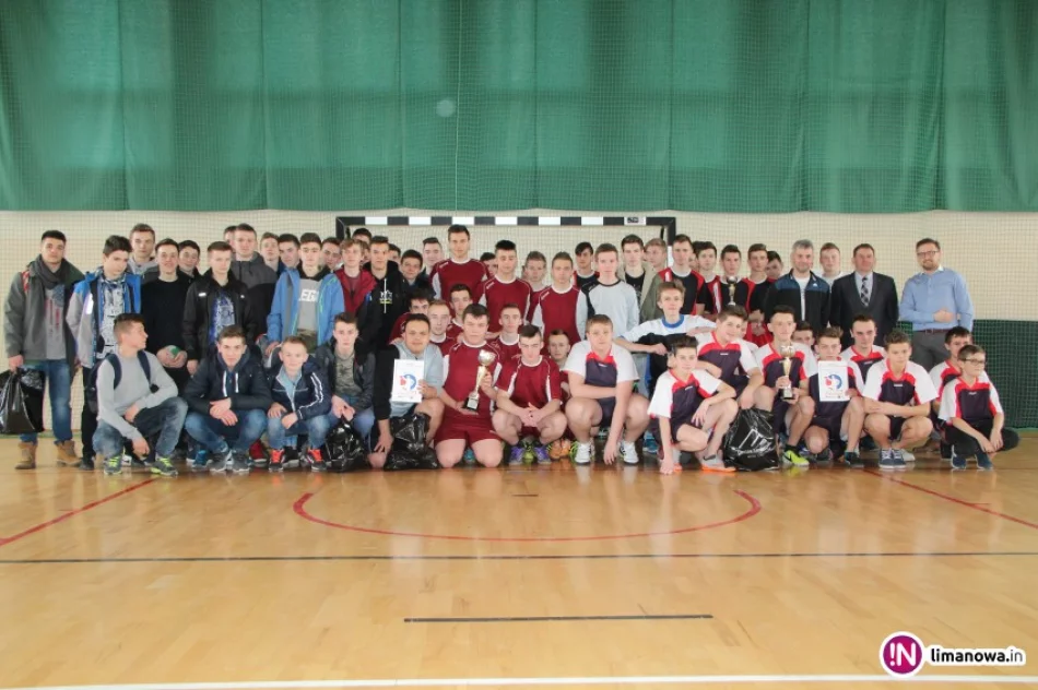 Gimnazjaliści z Pisarzowej nowymi Mistrzami Piłki Ręcznej!! - zdjęcie 2