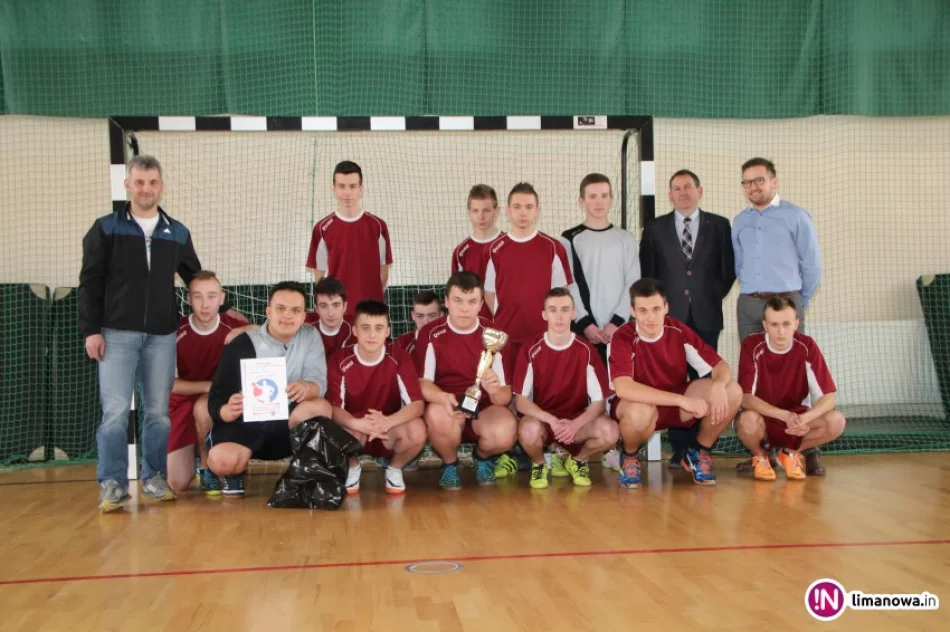 Gimnazjaliści z Pisarzowej nowymi Mistrzami Piłki Ręcznej!! - zdjęcie 4