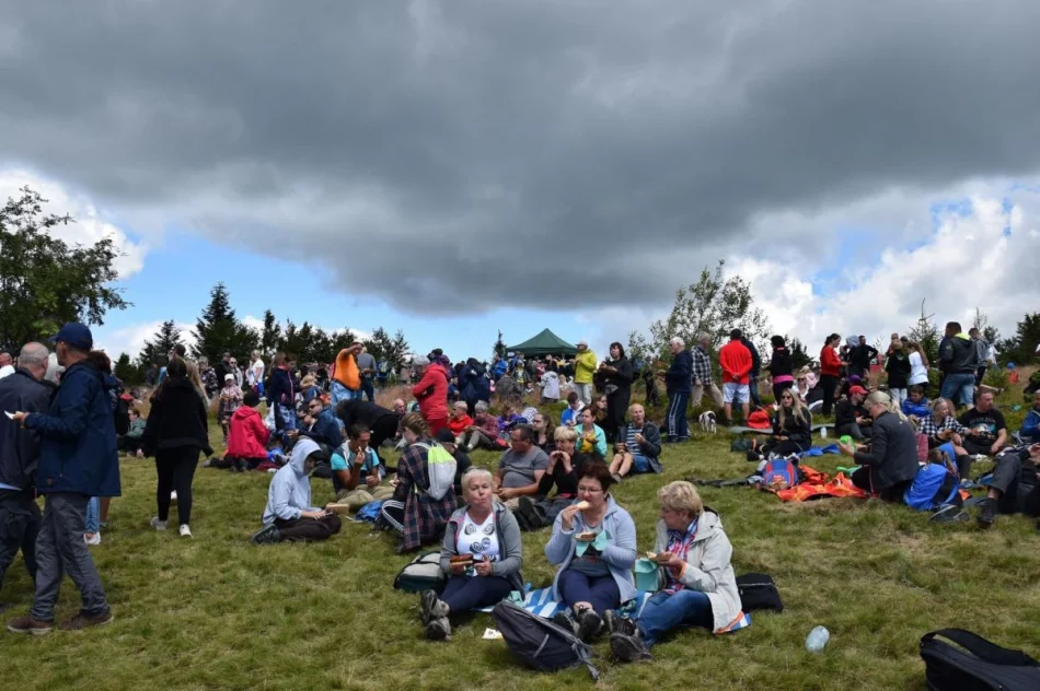 Turyści zawędrowali na Ćwilin - zdjęcie 2