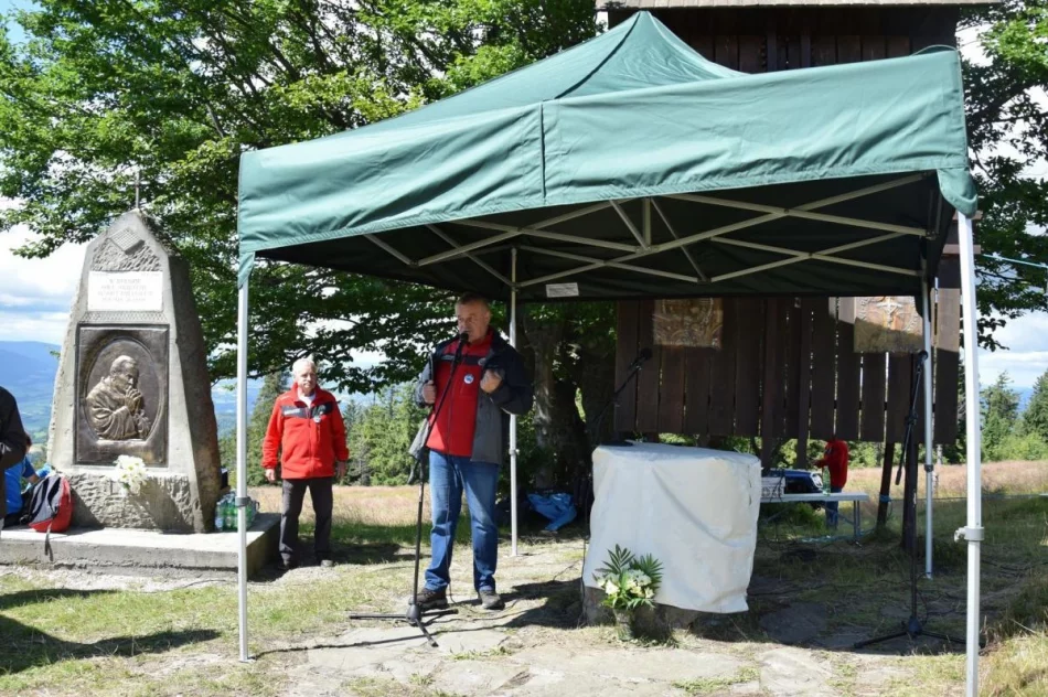 Turyści zawędrowali na Ćwilin - zdjęcie 3