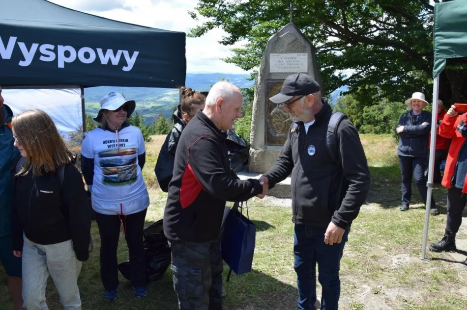Turyści zawędrowali na Ćwilin - zdjęcie 15