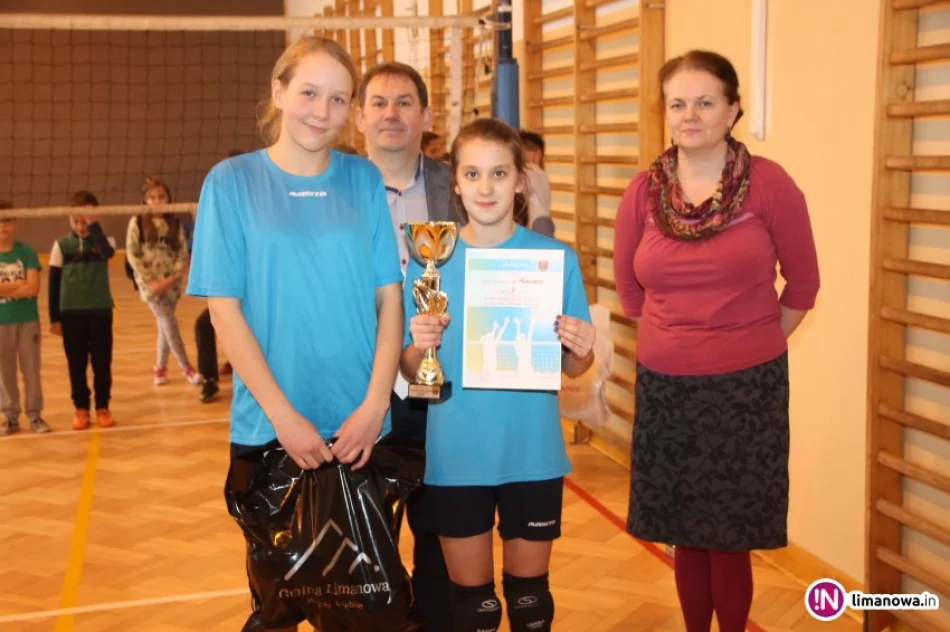 Dziewczęta z Pisarzowej Mistrzyniami Gminy w mini piłce siatkowej - zdjęcie 2