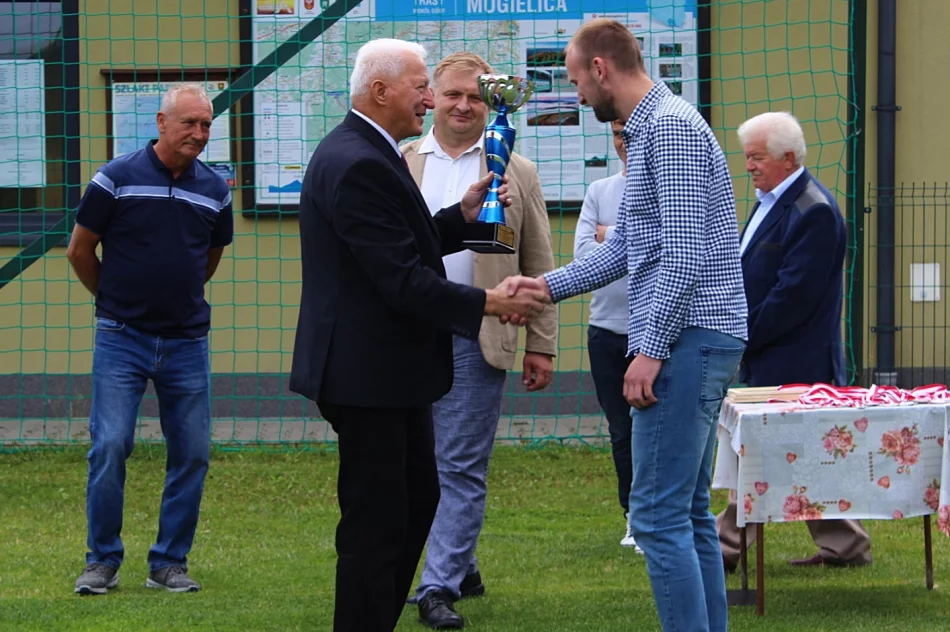 Zalesianka: uczcili historyczny awans do V ligi - zdjęcie 3