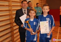 Chłopcy z Pisarzowej najlepsi w mini siatkówce! - zdjęcie główne