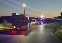 Zderzenie dwóch pojazdów na drodze powiatowej - zdjęcie główne