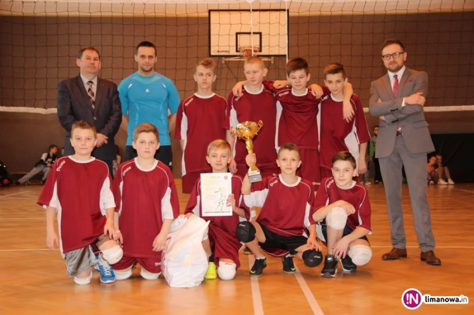 Chłopcy z Pisarzowej najlepsi w mini siatkówce! - zdjęcie 2