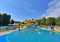 Szukają ochłody w strefie wodnych atrakcji - zdjęcie główne