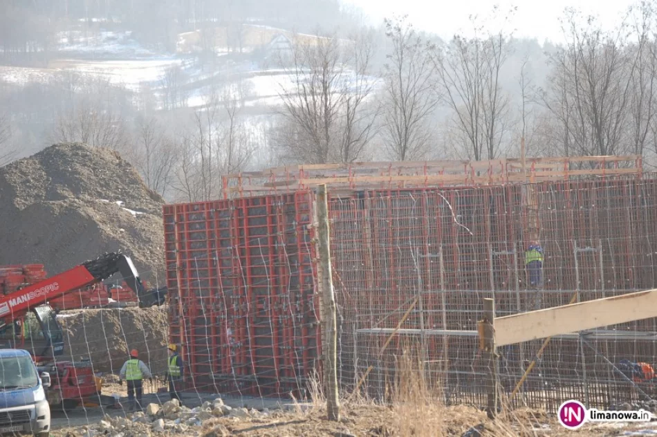 Trwa budowa oczyszczalni ścieków w Młynnem - jednej z największych inwestycji w Gminie Limanowa - zdjęcie 2