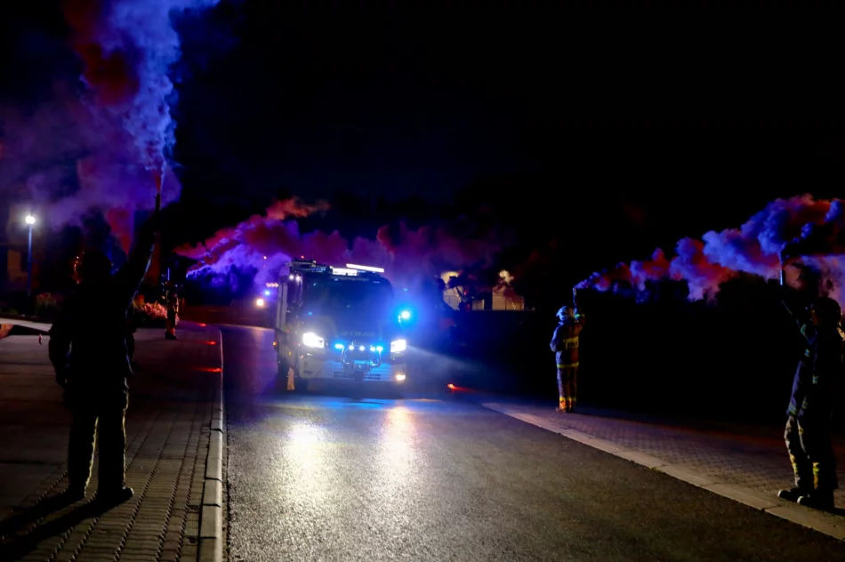 Druhowie cieszą się z nowego pojazdu - zdjęcie 4