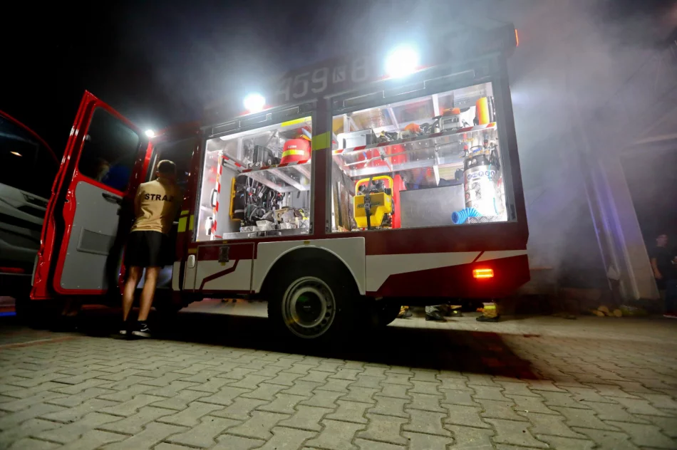 Druhowie cieszą się z nowego pojazdu - zdjęcie 8