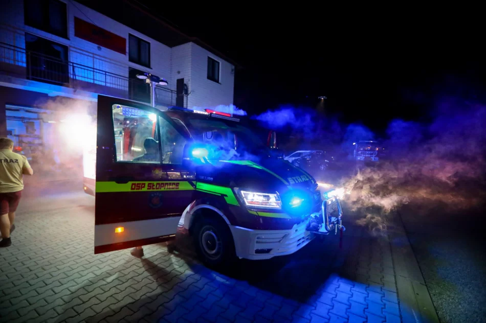 Druhowie cieszą się z nowego pojazdu - zdjęcie 9