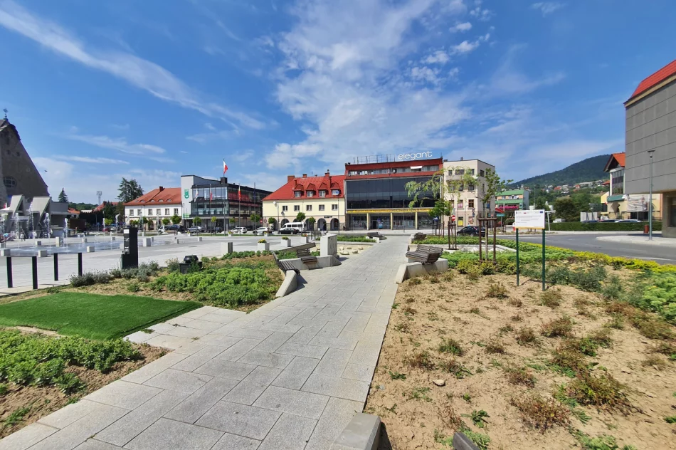 Internauci: miejski rynek "przypomina patelnię" - zdjęcie 6