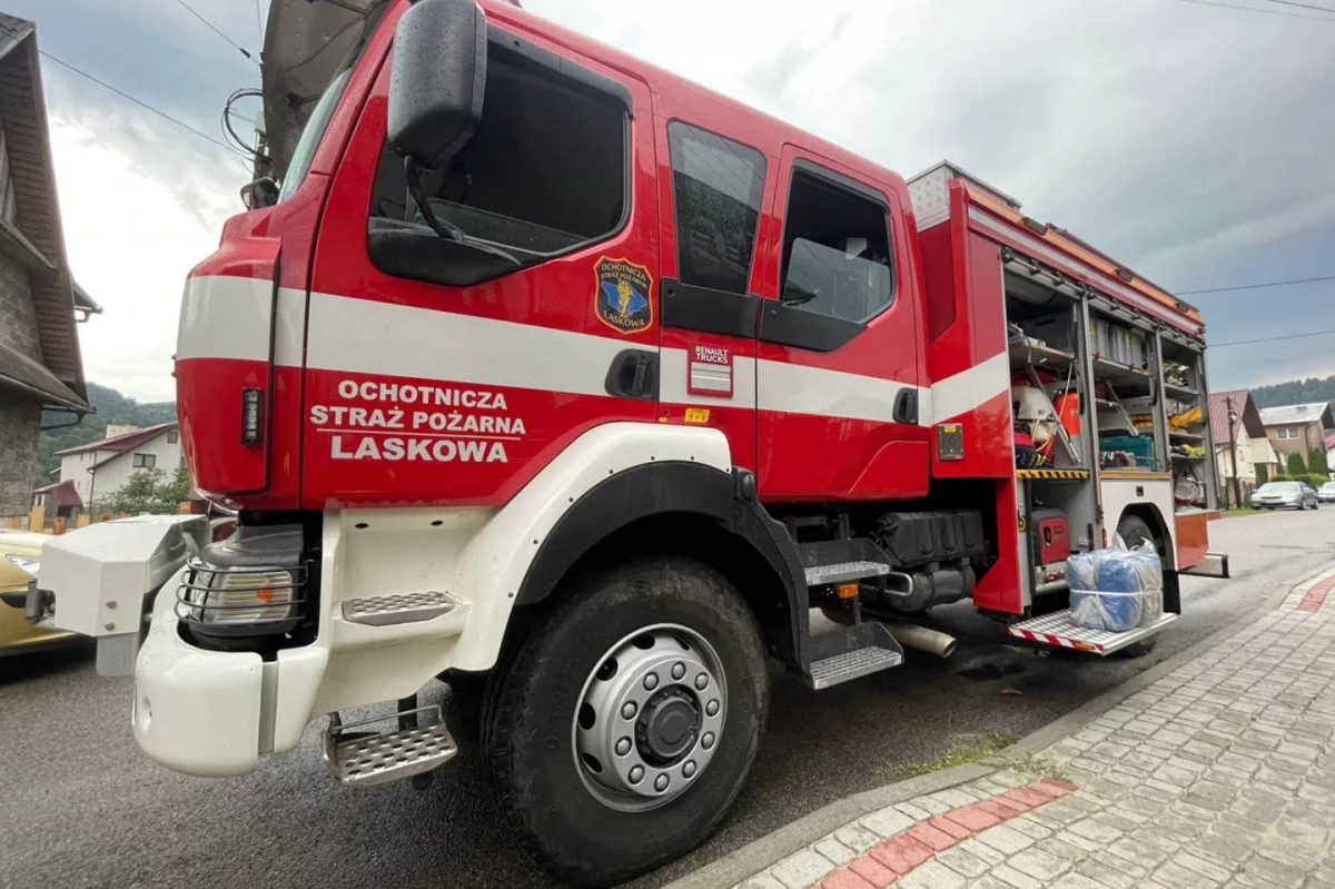 Wiatr wepchnął ścianę szczytową do budynku