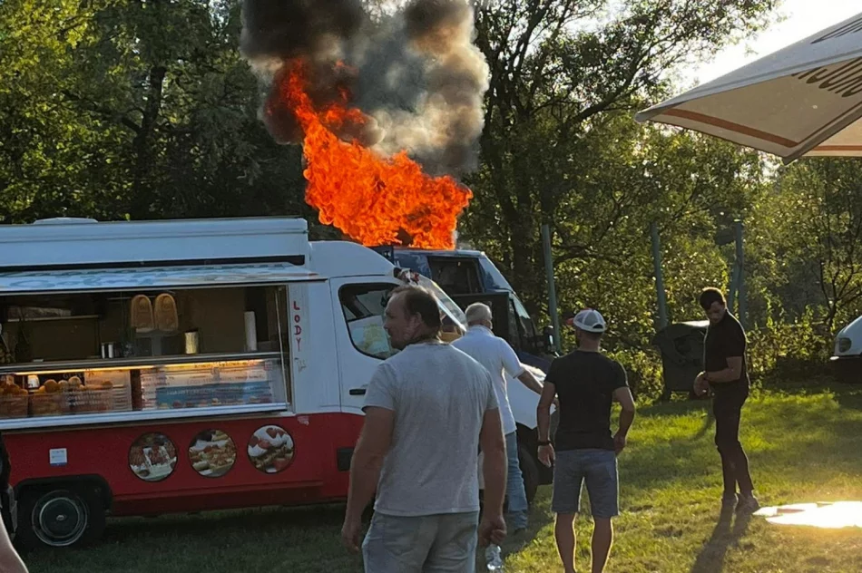 Pożar pojazdu podczas gminnej imprezy - zdjęcie 2