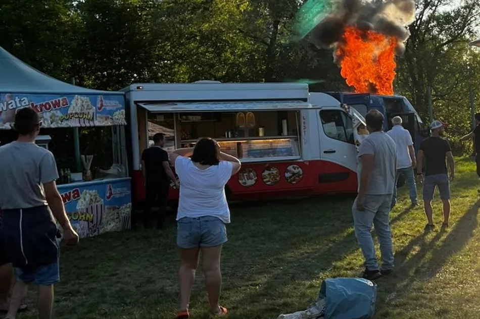 Pożar pojazdu podczas gminnej imprezy - zdjęcie 3