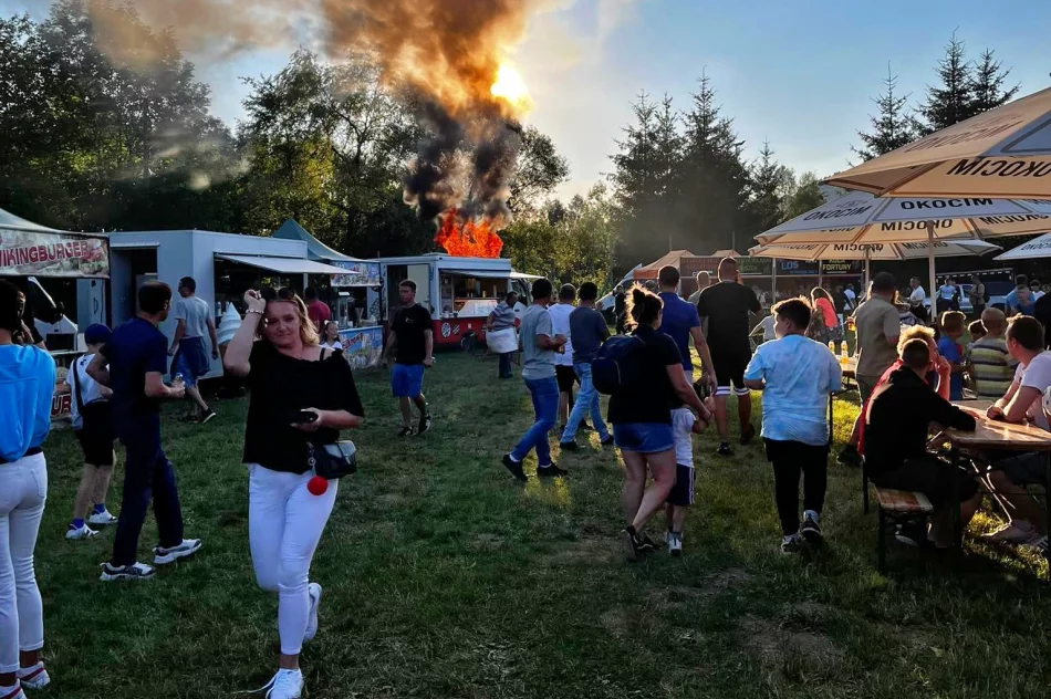 Pożar pojazdu podczas gminnej imprezy - zdjęcie 4