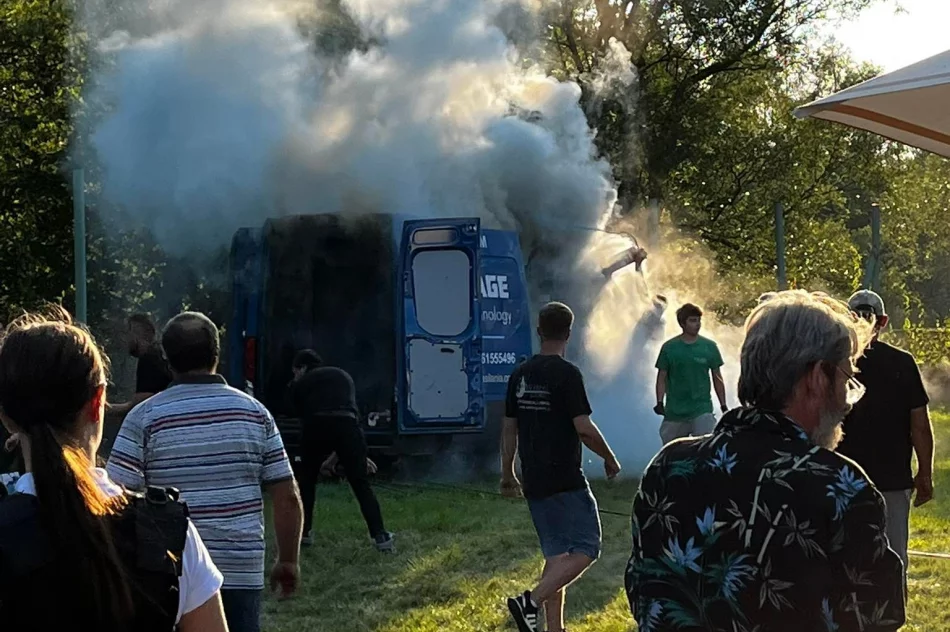 Pożar pojazdu podczas gminnej imprezy - zdjęcie 6