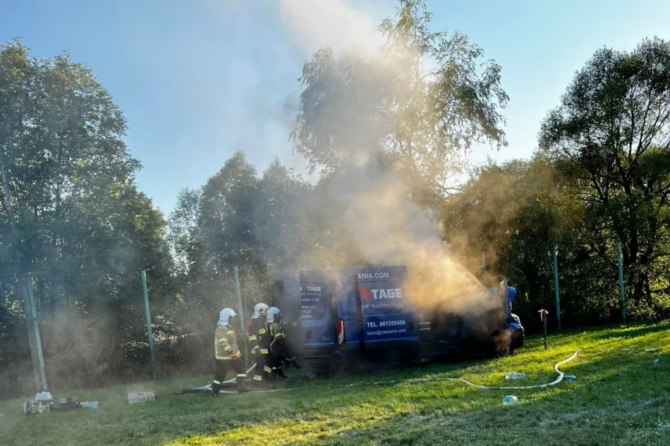 Pożar pojazdu podczas gminnej imprezy - zdjęcie 10