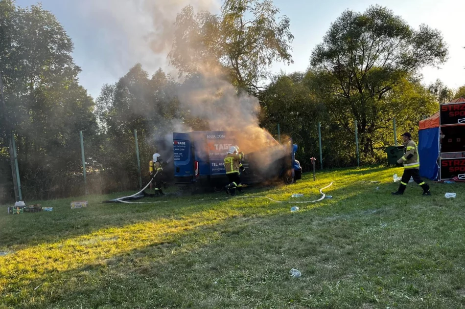 Pożar pojazdu podczas gminnej imprezy - zdjęcie 11