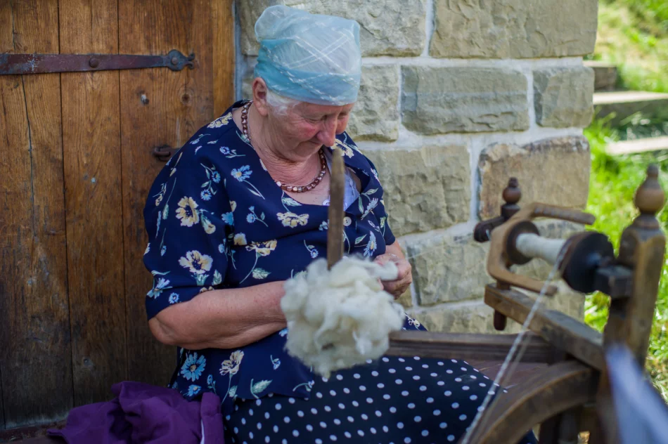 Zaproszenie na "Przędzenie w Rodzinnym Skansenie" - zdjęcie 5