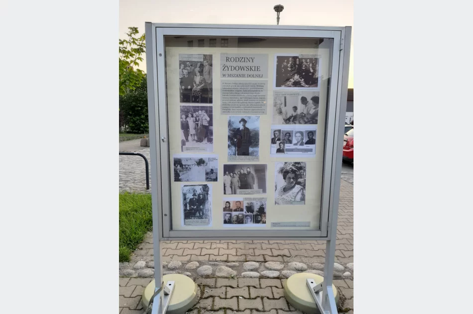 Wystawa przed centrum handlowym - zdjęcie 2