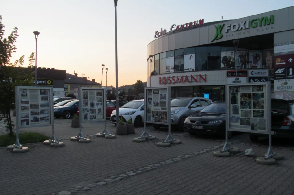 Wystawa przed centrum handlowym - zdjęcie 7