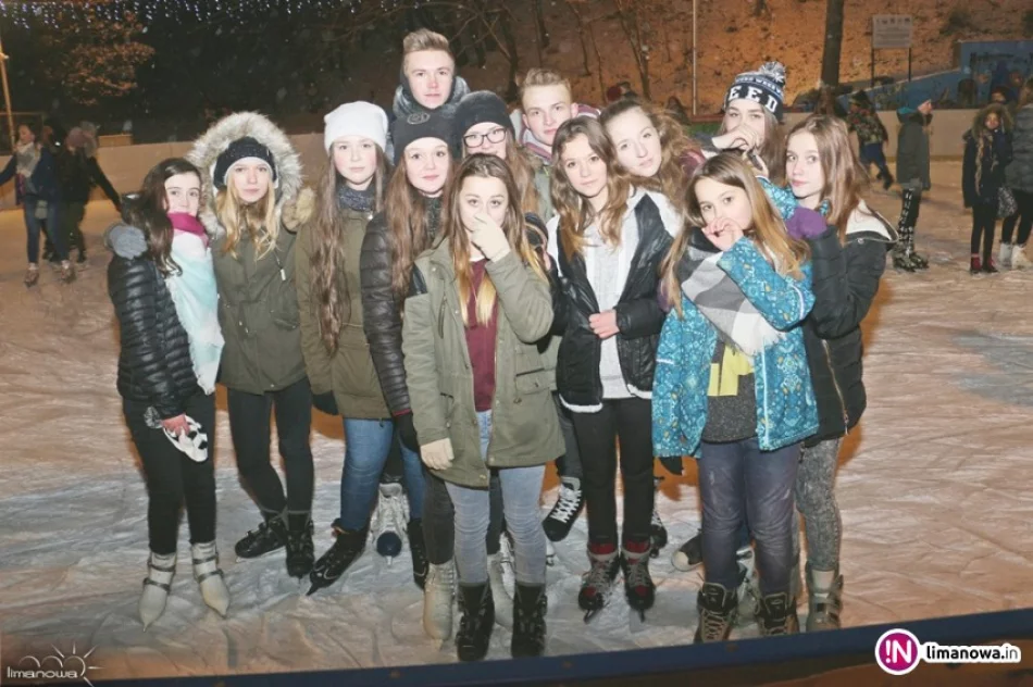 Dobra zabawa na limanowskim lodowisku! - zdjęcie 4