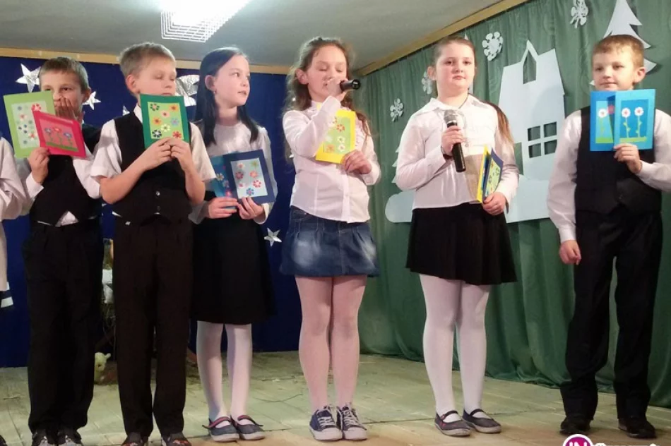 Uroczyste świętowanie Dnia Babci i Dziadka w Szkole Podstawowej nr 2 w Siekierczynie - zdjęcie 2