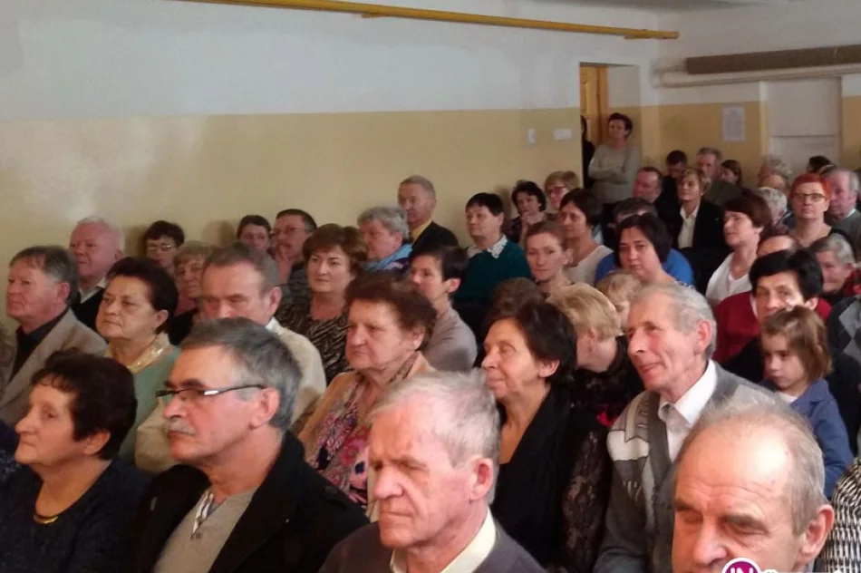 Uroczyste świętowanie Dnia Babci i Dziadka w Szkole Podstawowej nr 2 w Siekierczynie - zdjęcie 3