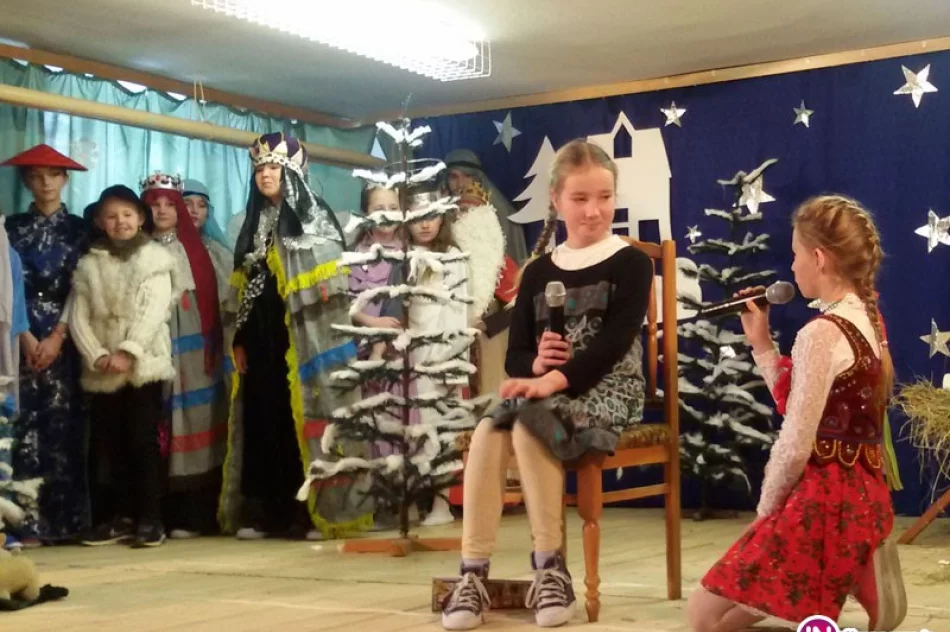 Uroczyste świętowanie Dnia Babci i Dziadka w Szkole Podstawowej nr 2 w Siekierczynie - zdjęcie 4