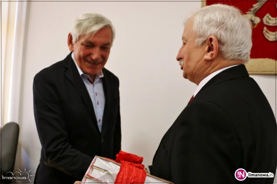 Uroczyste pożegnanie Kazimierza Gancarczyka w związku z przejściem na emeryturę - zdjęcie 2