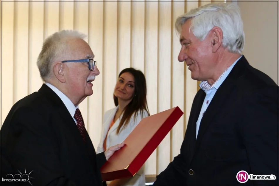 Uroczyste pożegnanie Kazimierza Gancarczyka w związku z przejściem na emeryturę - zdjęcie 4