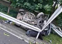 Dachowanie podczas wyprzedzania, dwie osoby ranne - zdjęcie główne