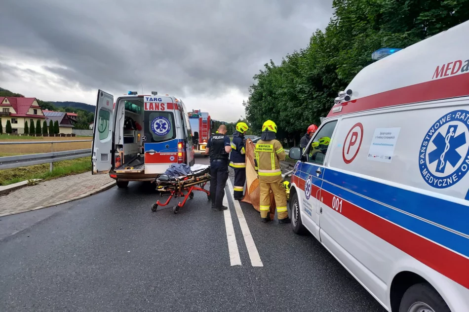 Dachowanie podczas wyprzedzania, dwie osoby ranne - zdjęcie 2