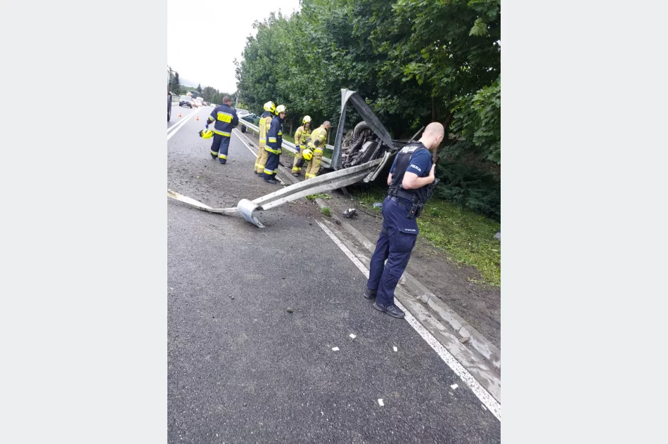 Dachowanie podczas wyprzedzania, dwie osoby ranne - zdjęcie 5