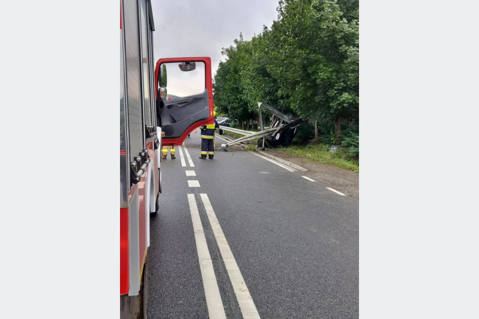 Dachowanie podczas wyprzedzania, dwie osoby ranne - zdjęcie 7