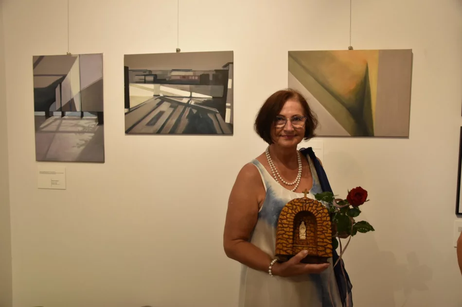 Trzy różne spojrzenia – wernisaż wystawy pt. ,,Widzenia” w Miejskiej Galerii Sztuki - zdjęcie 5