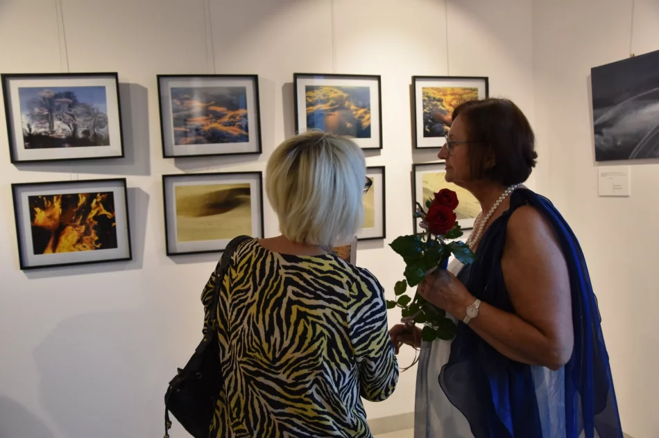 Trzy różne spojrzenia – wernisaż wystawy pt. ,,Widzenia” w Miejskiej Galerii Sztuki - zdjęcie 8