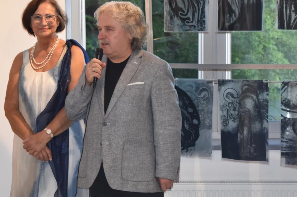 Trzy różne spojrzenia – wernisaż wystawy pt. ,,Widzenia” w Miejskiej Galerii Sztuki - zdjęcie 9