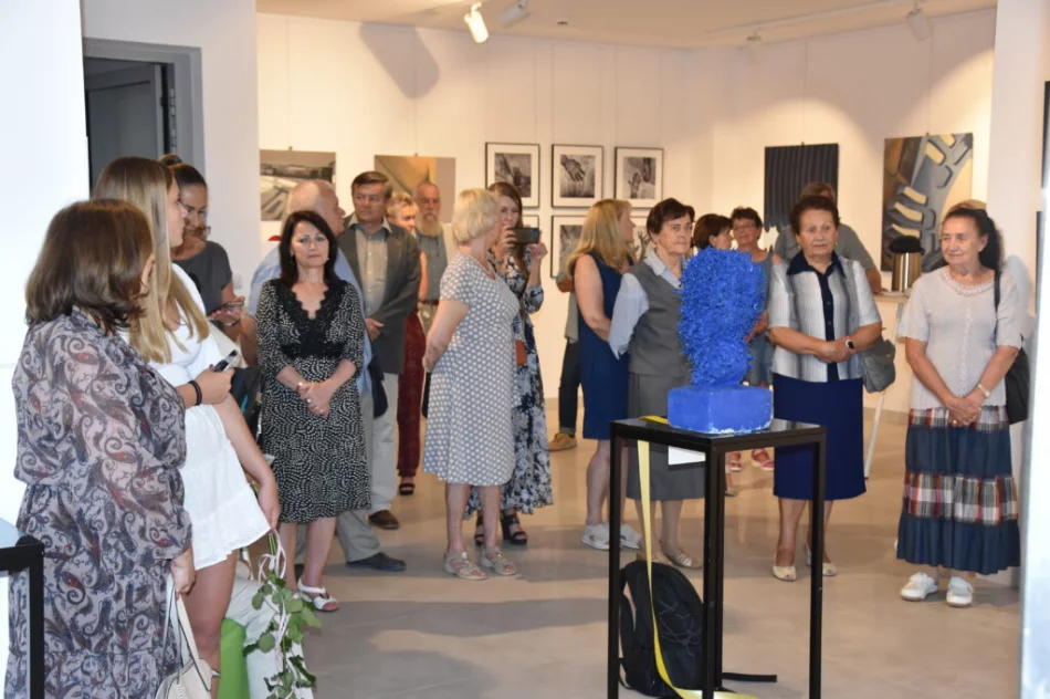 Trzy różne spojrzenia – wernisaż wystawy pt. ,,Widzenia” w Miejskiej Galerii Sztuki - zdjęcie 10