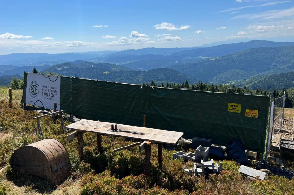 Skandal na Mogielicy! Na najpiękniejszej polanie powstaje budynek - zdjęcie 5